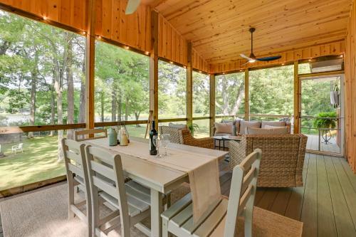 Waterfront Deck! Chic Lower Scott Lake Cottage in Lacota