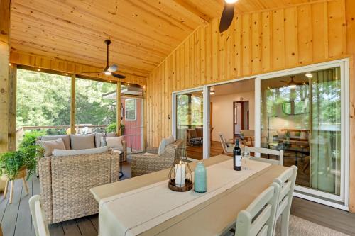 Waterfront Deck! Chic Lower Scott Lake Cottage in Lacota