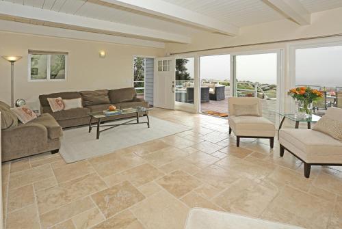 Seacliff Beach House by Paradise Retreats in Faria Beach (CA)