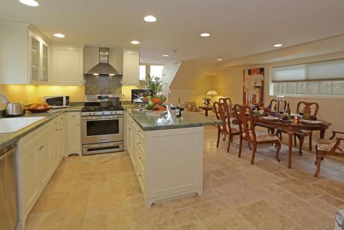 Seacliff Beach House by Paradise Retreats in Faria Beach (CA)