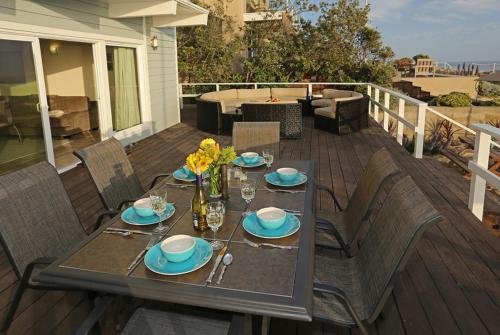 Seacliff Beach House by Paradise Retreats in Faria Beach (CA)