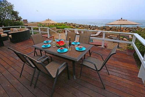 Seacliff Beach House by Paradise Retreats in Faria Beach (CA)