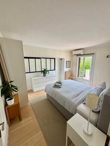 Charming Villa with big pool and AC in Antibes in Trois Moulins