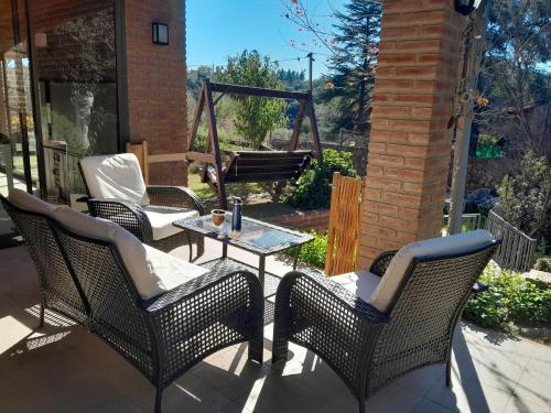 Hermosa casa frente al rio icho cruz 10 personas in Cuesta Blanca