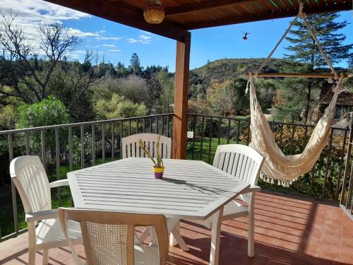 Hermosa casa frente al rio icho cruz 10 personas in Cuesta Blanca