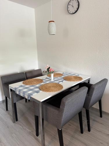 Rhein-Main Apartment in Hattersheim in ฮัทเทอร์ไชม์ อัม ไมน์