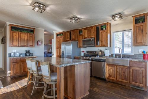 Peaks Paradise - Mtn Views - Hot tub - Game room in Alpine (WY)