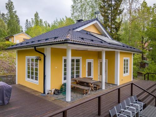 Lovely riverside cottage close to Tampere in Lempaala