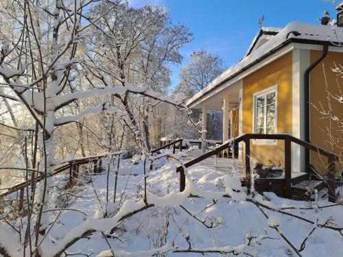 Lovely riverside cottage close to Tampere in Lempaala