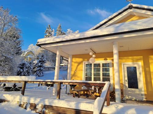 Lovely riverside cottage close to Tampere in Lempaala