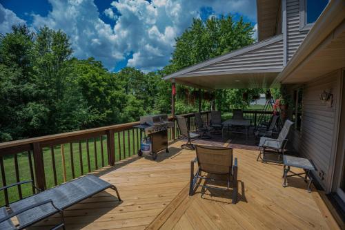 Facilities, Whispering Woods Estate - Relax, Recharge, Connect - 12 wooded acres, 3 Bedrooms, 3 Baths, sleeps 10 in South Beloit (IL)