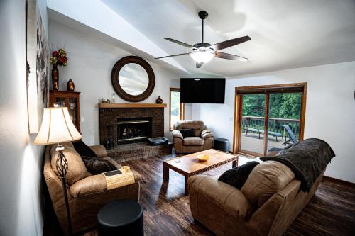 Facilities, Whispering Woods Estate - Relax, Recharge, Connect - 12 wooded acres, 3 Bedrooms, 3 Baths, sleeps 10 in South Beloit (IL)