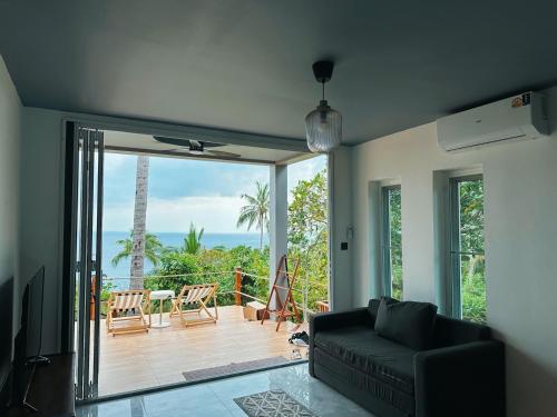 Palm Dance Residence in June Juea Bay