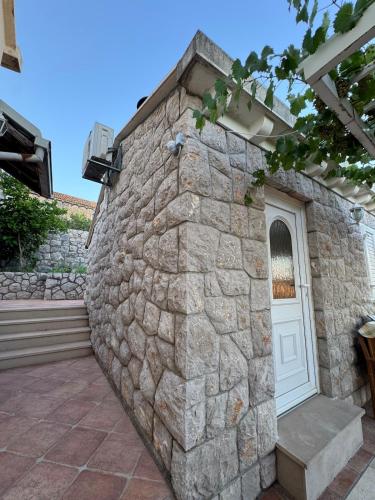 Stylish Stone House for Two in Kolocep