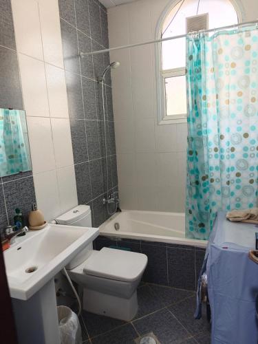 Spacious Villa Studio 12 mins from Airport in Khalifa City