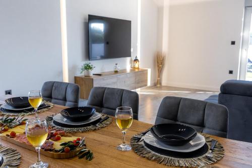 Holiday Home Nena I Pet-friendly retreat with private pool, near Šibenik (Holiday Home Nena I Pet-friendly retreat with private pool, near Sibenik) in Stankovci