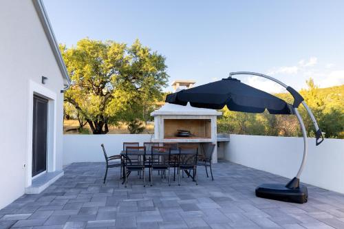 Holiday Home Nena I Pet-friendly retreat with private pool, near Šibenik (Holiday Home Nena I Pet-friendly retreat with private pool, near Sibenik) in Stankovci