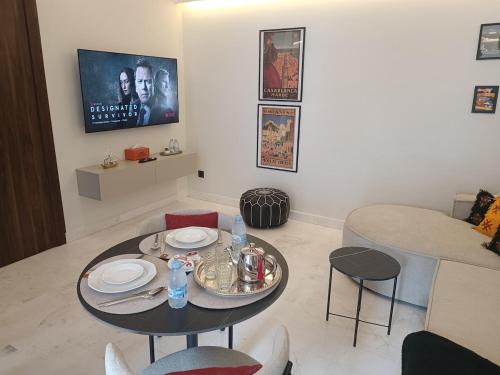 Sunny Studio Apartment with Courtyard, Casablanca (photo 4)
