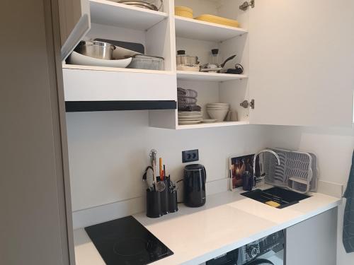 Sunny Studio Apartment with Courtyard, Casablanca (photo 5)
