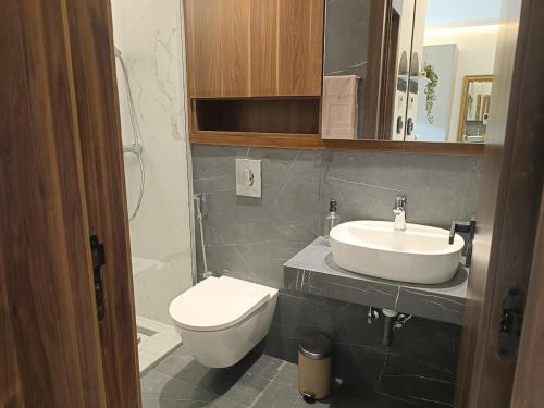 Sunny Studio Apartment with Courtyard, Casablanca (photo 7)