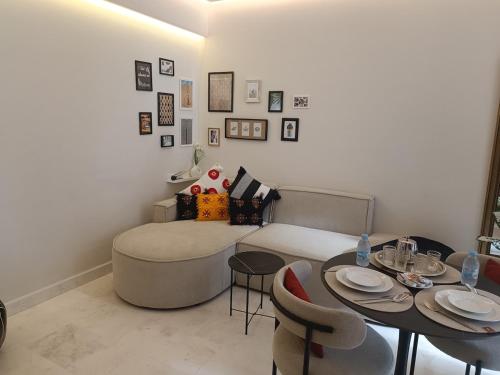 Sunny Studio Apartment with Courtyard, Casablanca (photo 8)