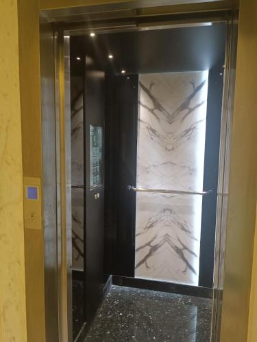 Sunny Studio Apartment with Courtyard, Casablanca (photo 9)