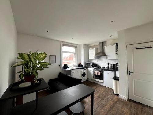 Cozy hotel-style city apartment with free parking in เวิร์ตลีย์