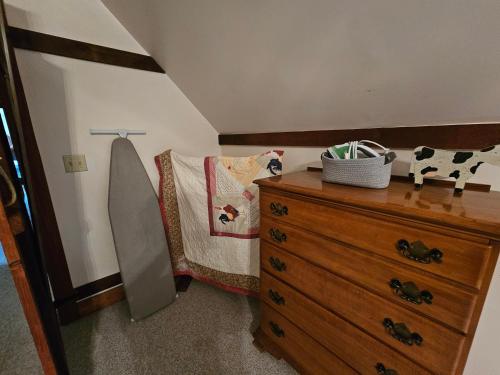 King Bed Farmhouse Valley Views – Winchester, VA