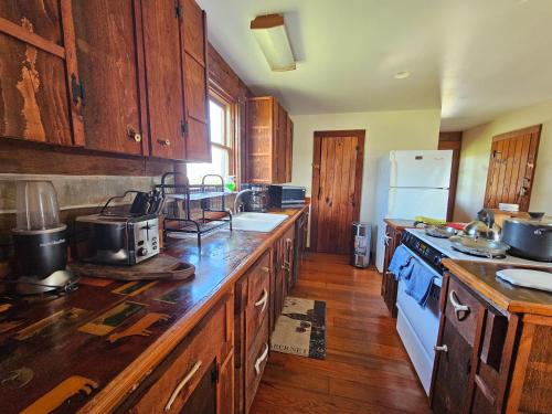 King Bed Farmhouse Valley Views – Winchester, VA