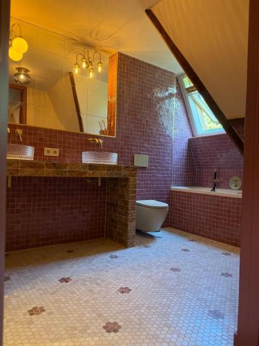 Luxurious vintage loft near city center in Binnenstad-West