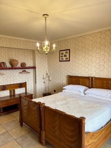 1 double bed, 2 twin beds