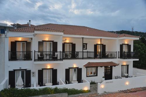 Entrada, Hotel Anelli in Skopelos