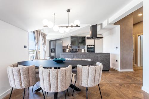 Luxury apartments Marino near beach in Kastela