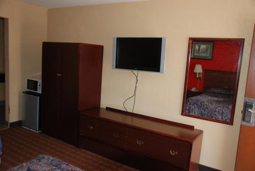 Mount Laurel Motel - image 7