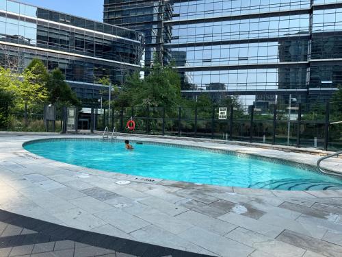 Condo at Yonge-Sheppard Station, North York, Торонто (фото 10)