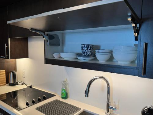 Condo at Yonge-Sheppard Station, North York, Торонто (фото 7)