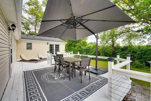 . Sauna, Game Room & More! Tranquil Lakefront Home!