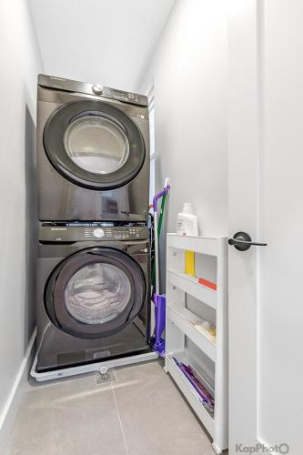 Modern 2BR Apartment with Free Parking in Avondale in Logan Square