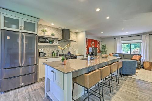 Home with Hot Tub, Steps to Dtwn Flagstaff and NAU!, Flagstaff (foto 5)