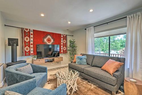 Home with Hot Tub, Steps to Dtwn Flagstaff and NAU!, Flagstaff (foto 7)