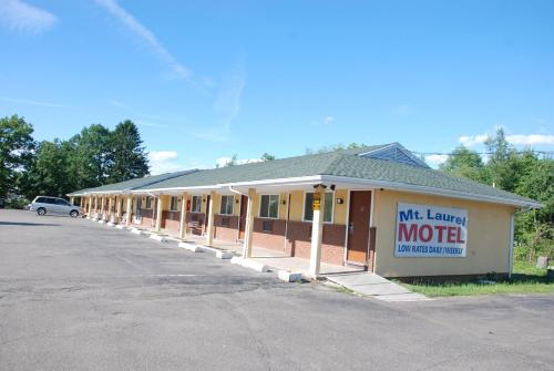 Mount Laurel Motel in แฮเซิลตัน (พีเอ)