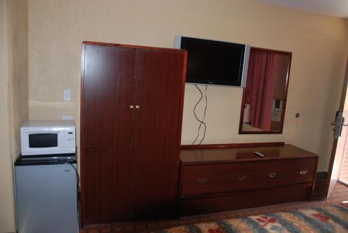 Mount Laurel Motel - image 11