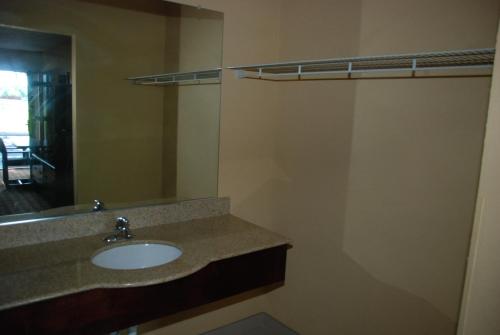 Mount Laurel Motel in Hazleton, USA