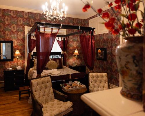 Silver Heart Inn & Cottages