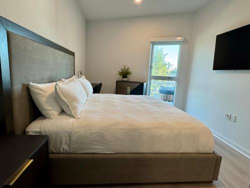 Silver Lake 1 Bedroom Condo Suite with Balcony and Parking, Los Angeles (photo 8)