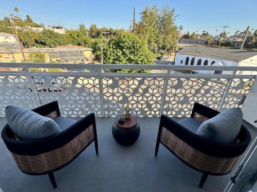 Silver Lake 1 Bedroom Condo Suite with Balcony and Parking, Los Angeles (photo 4)