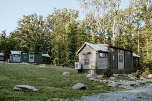 Tiny Home Firepit BBQ Fishing Willow Cabin - image 4