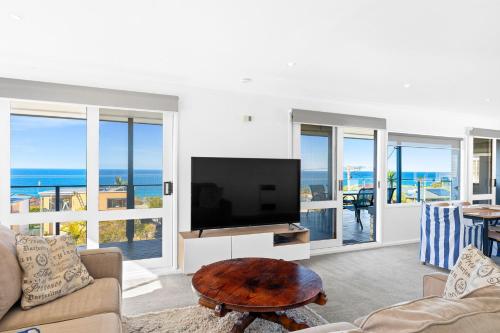 45 Hillside Cres Beach House in Kianga