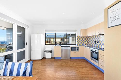 45 Hillside Cres Beach House in Kianga