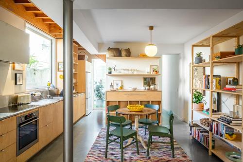 'Surry Soul' Architect-Designed Terrace with Rooftop - image 10